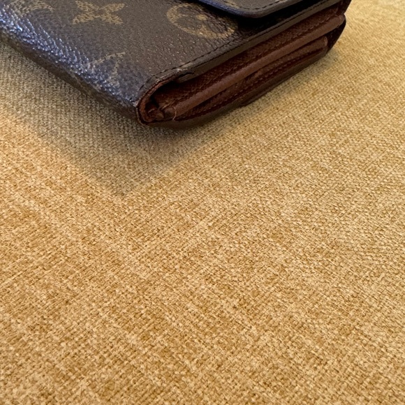 Louis Vuitton Compact Monogram Wallet - Picture 4 of 11